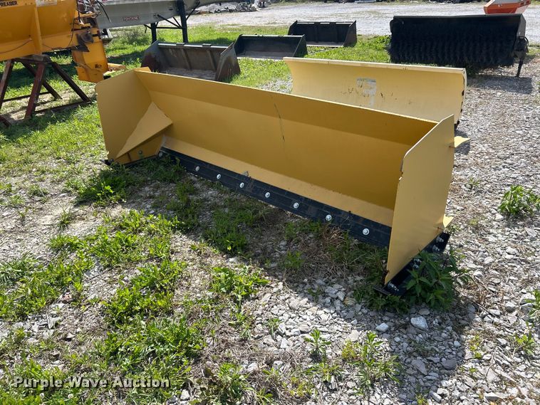 116" W skid steer snow pusher - FC2547
