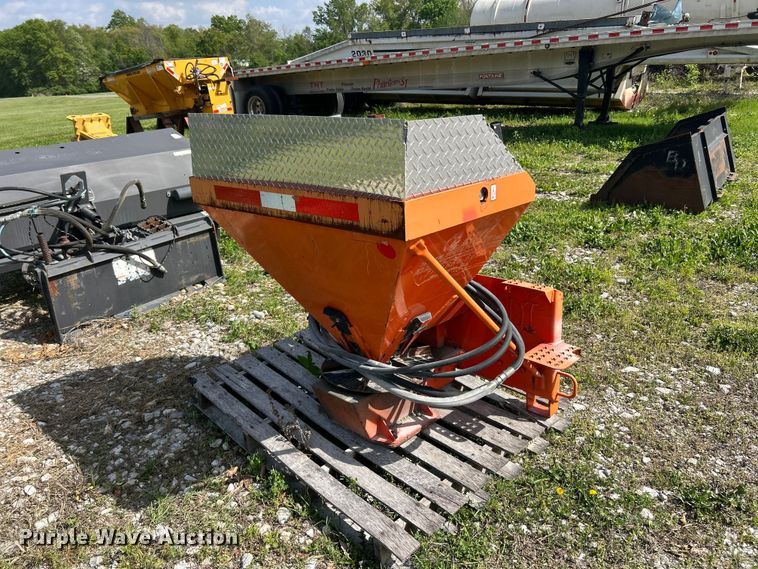 2009 Bobcat Spreader HS8 skid steer spreader - FC2550