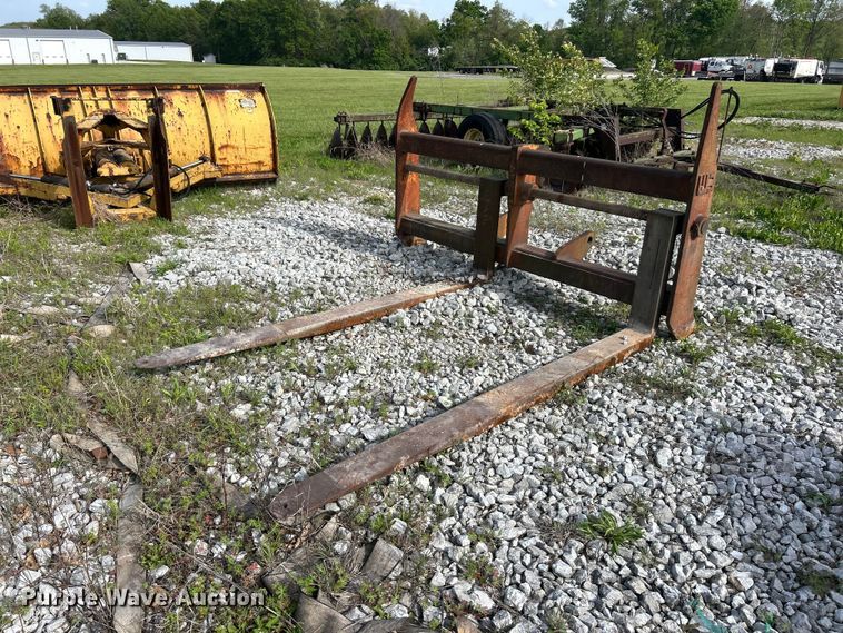 WB 750 WBCF1096 96" L wheel loader forks - FC2557