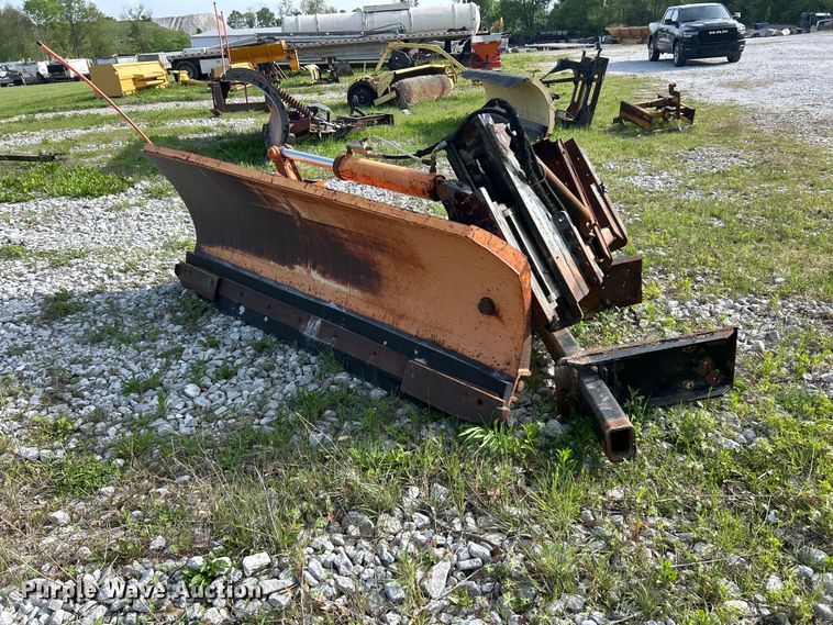 Henke 9' W wing plow - FC2558