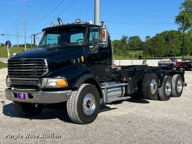 2007 Sterling L9500 hook lift truck - FC2593