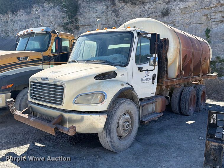 2007 Freightliner M2 water truck - FC3067