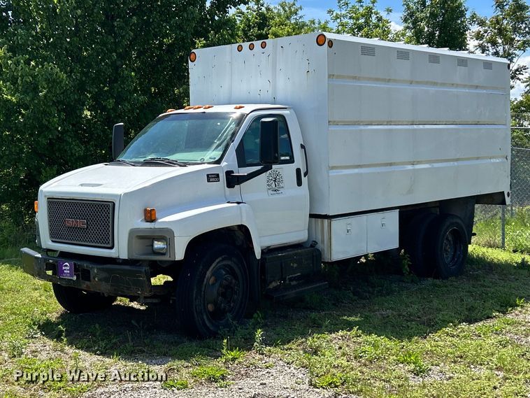 2004 GMC C8500 chipper truck - FC5476
