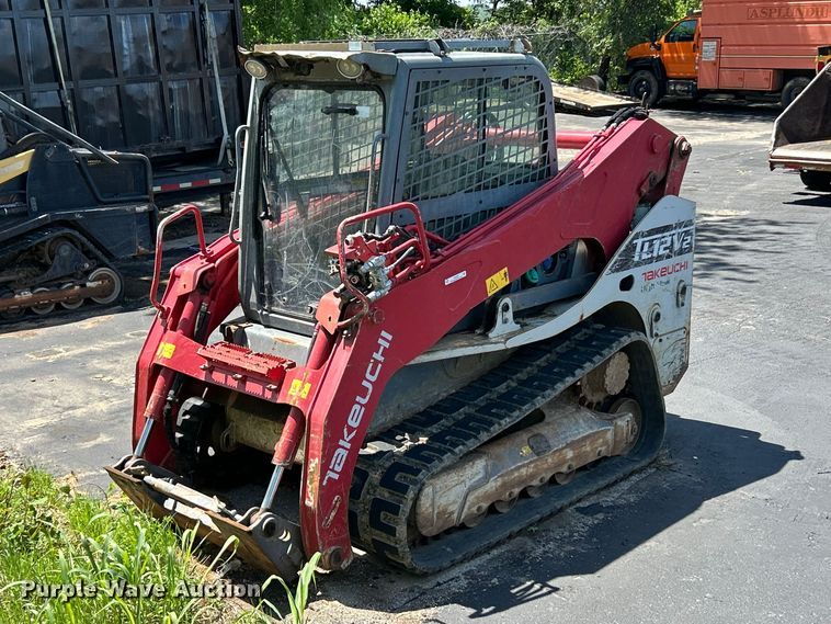 Takeuchi TL12V2 tracked skid steer loader - FC5479