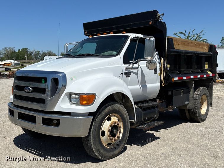 2011 Ford F750 Super Duty XL dump truck - FC5580