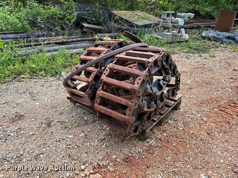 Grouser over the tire tracks - FC5675