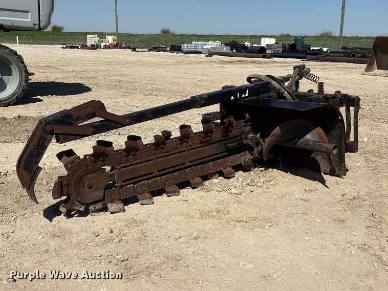 John Deere TR48B skid steer trencher - FG2982
