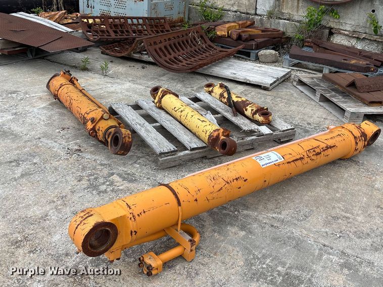 (4) hydraulic cylinders - FH7104