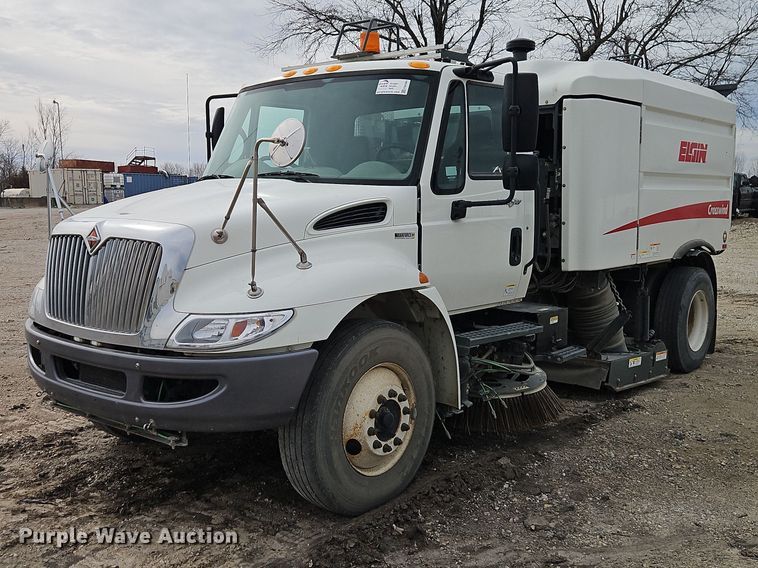 2011 International MA025 street sweeper truck - FN5584