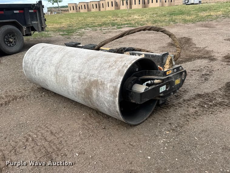 2025 Caterpillar CV119 skid steer vibratory roller - MX9244