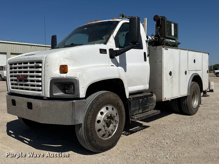 2004 Chevrolet  C7500 utility / service truck - MX9282