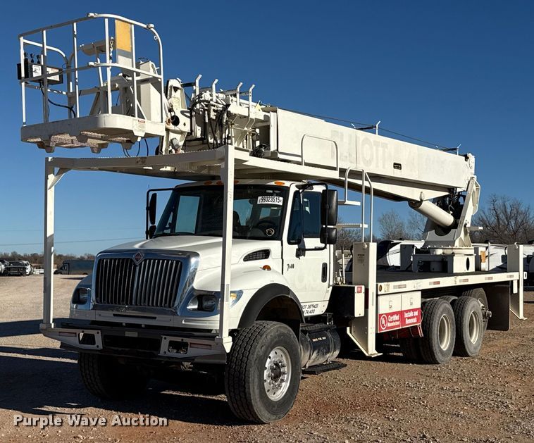 2004 International 7600 forestry bucket truck - YA1911
