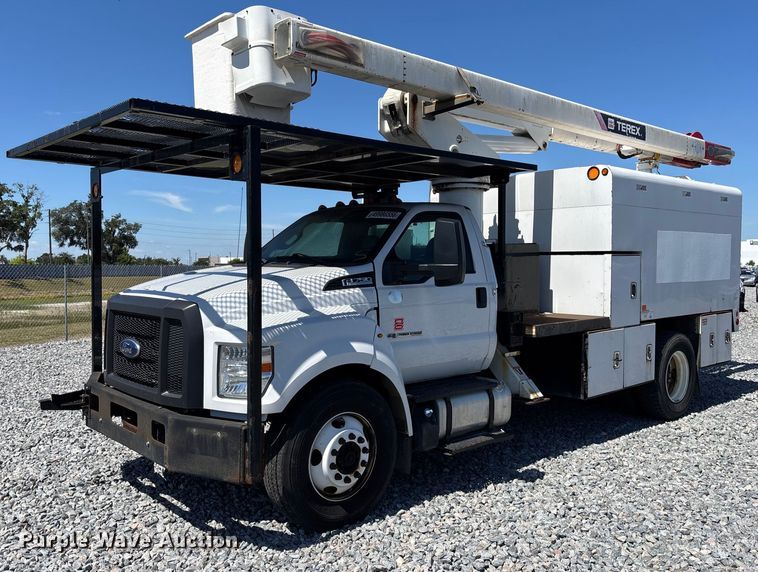 2017 Ford F750 Super Duty forestry bucket truck - YA3235