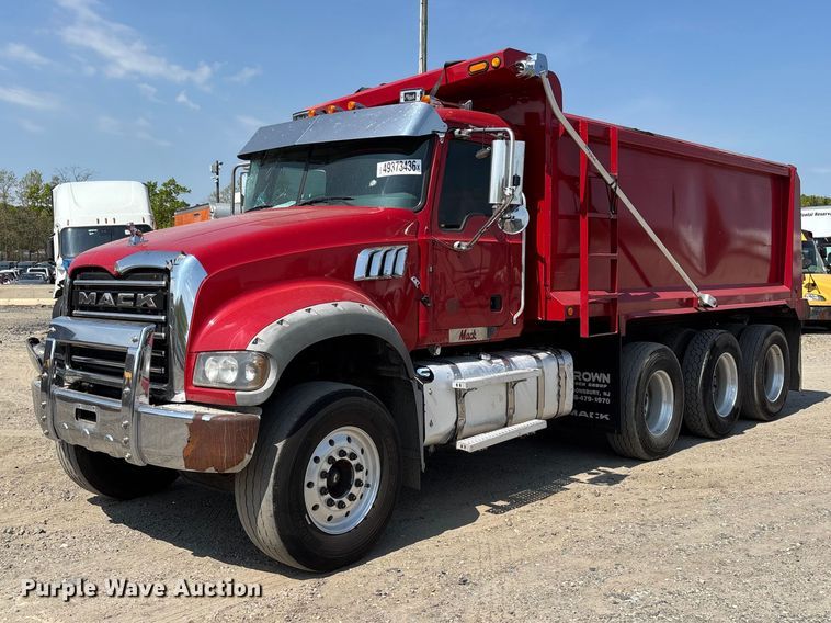 2015 Mack GU713 dump truck - YA3276