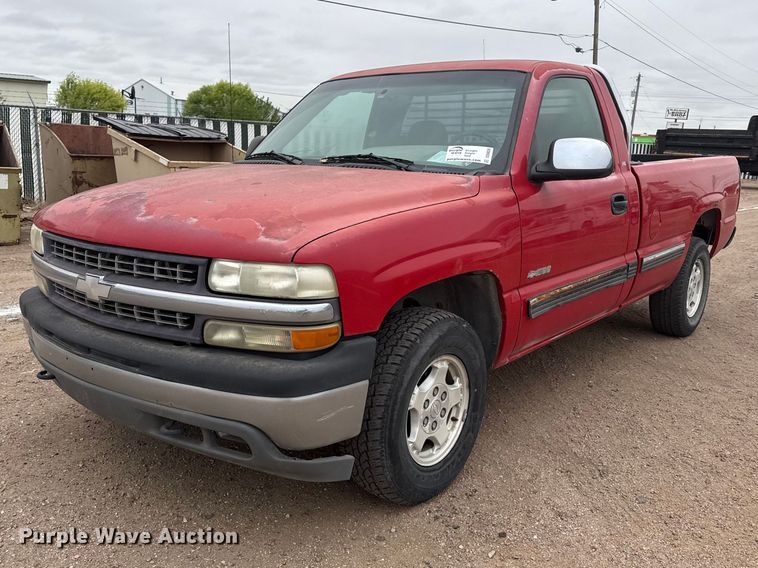 2002 Chevrolet Silverado 1500 pickup truck - DS6826