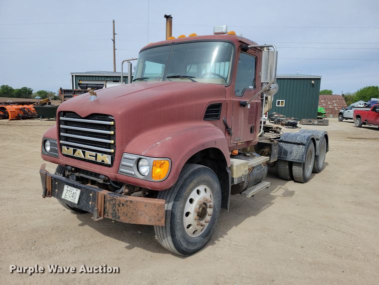 2004 Mack CV713 semi truck - DZ7097