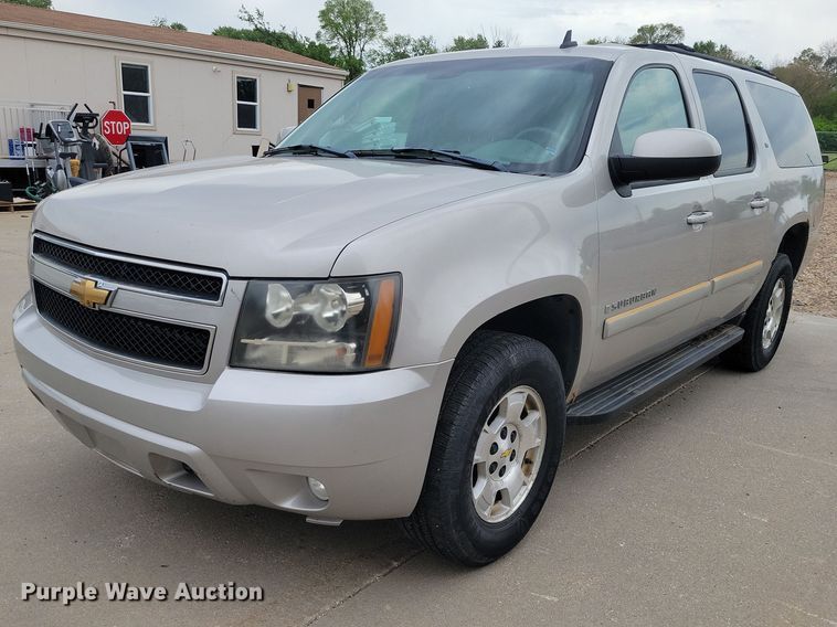 2007 Chevrolet Suburban SUV - DZ7117