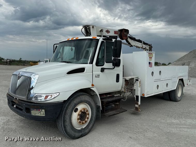 2003 International 4300 utility / service truck - EA2341