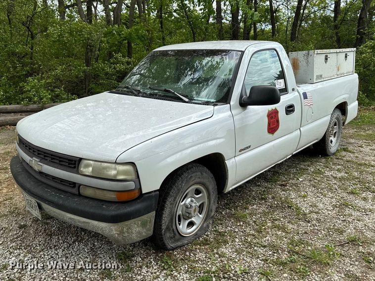 1999 Chevrolet Silverado 1500 pickup truck - EA2355