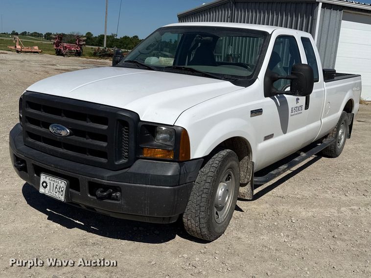 2006 Ford F250 Super Duty Ext. Cab pickup truck - EC4600