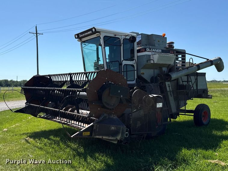 Gleaner F2 combine - EC4605