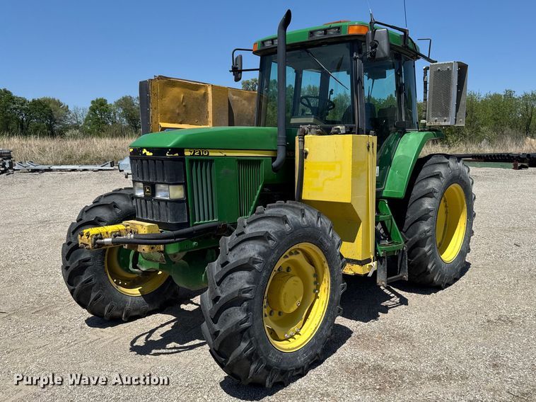 2000 John Deere 7210 MFWD tractor - EF2471