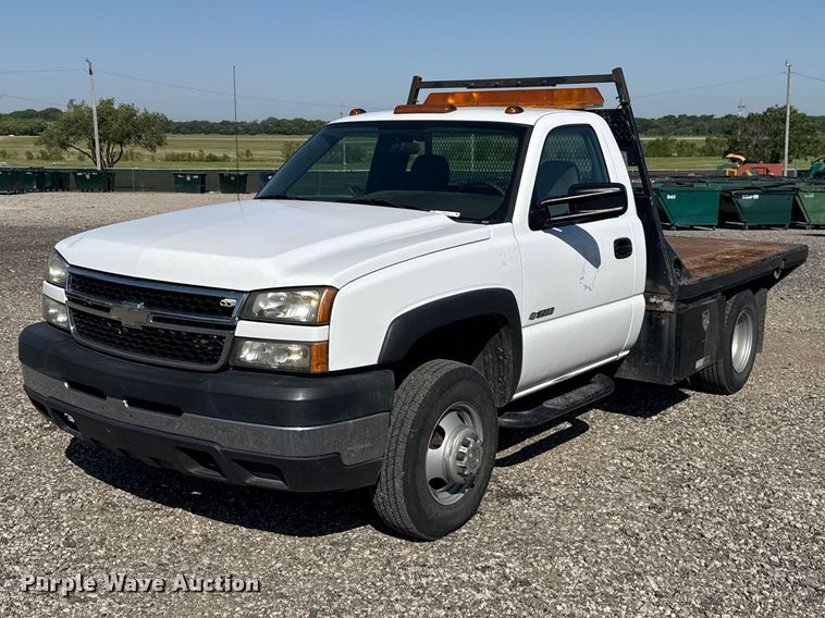 2007 Chevrolet Silverado 3500HD flatbed pickup truck - ET6154