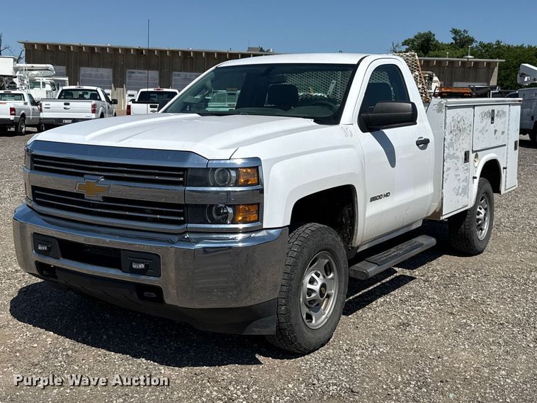 2015 Chevrolet Silverado 2500 utility bed pickup truck - ET6156