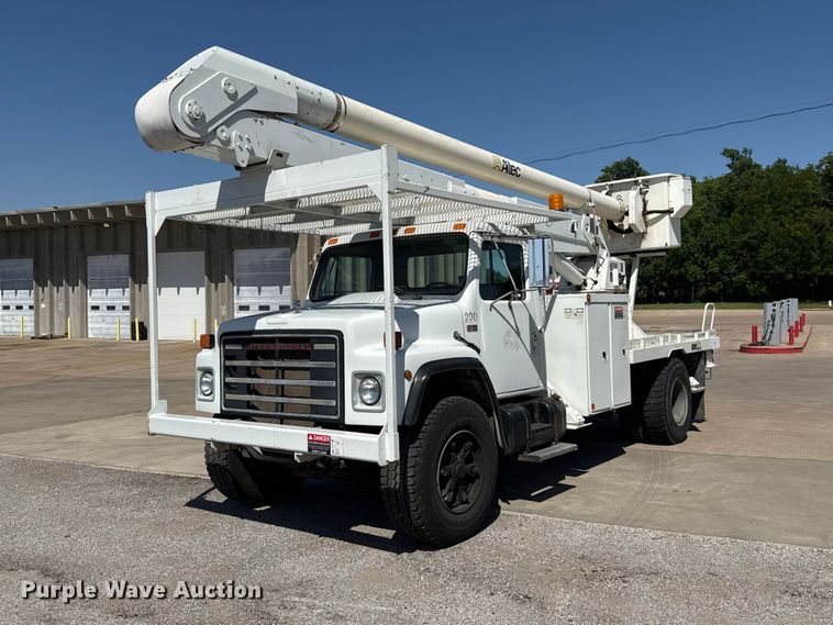 1986 International F1954 bucket truck - ET6157