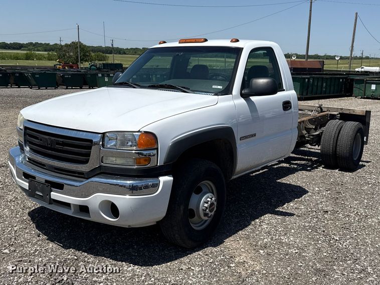 2006 GMC Sierra 3500 truck cab and chassis - ET6162