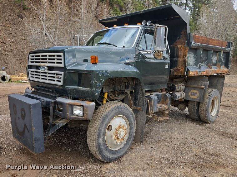 1992 Ford F800 dump truck - EV5990