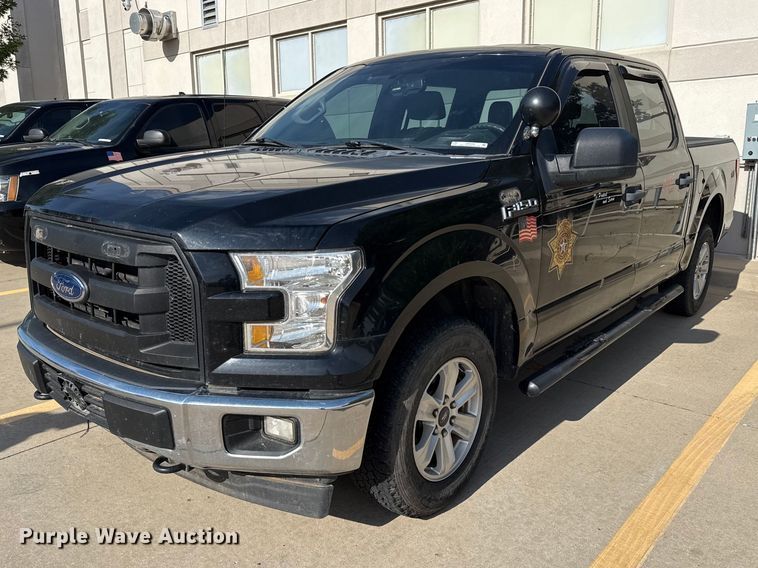 2017 Ford F150 XL Crew Cab pickup truck - EW4590