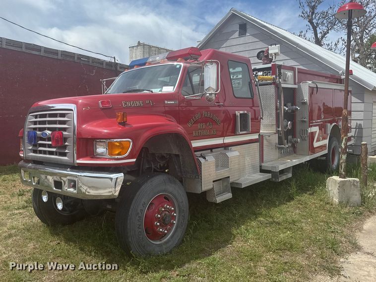 1996 Ford F700 pumper fire truck - FB7324