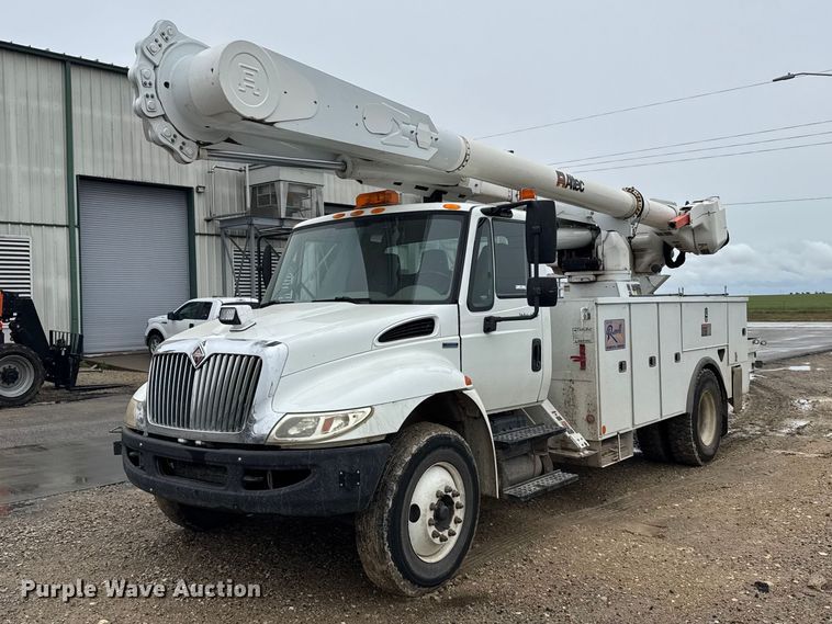 2009 International DuraStar bucket truck - FB7336