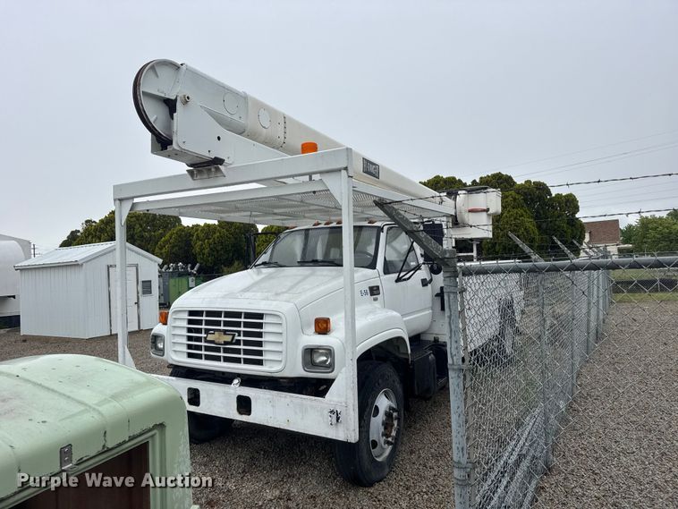 2002 Chevrolet C7500 bucket truck - FB7337