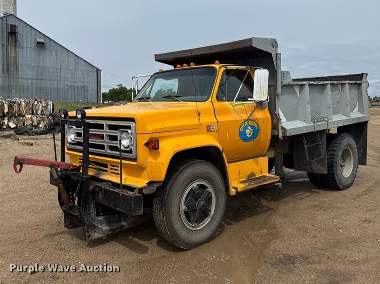 1982 GMC 7000 dump truck - FB7342