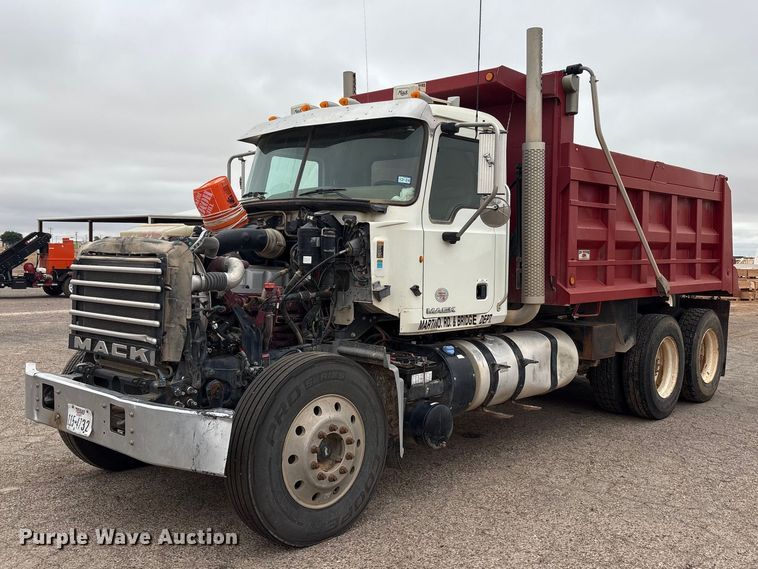 2012 Mack GU dump truck - FC2222