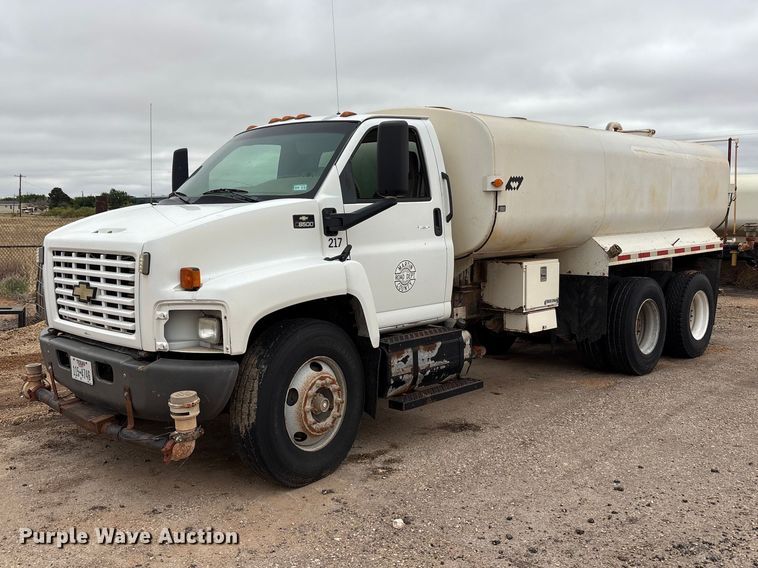 2003 Chevrolet C8500 water truck - FC2225