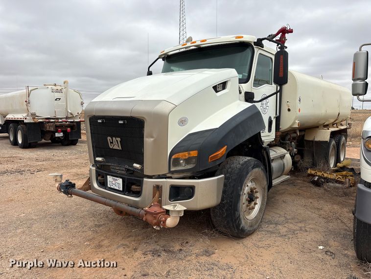 2014 International CT660S water truck - FC2227