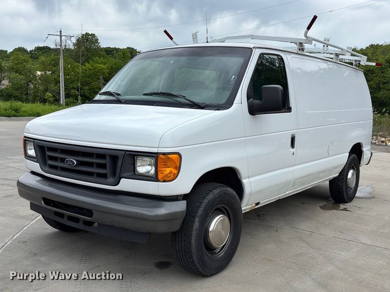 2004 Ford E350 Super Duty van - FC4636