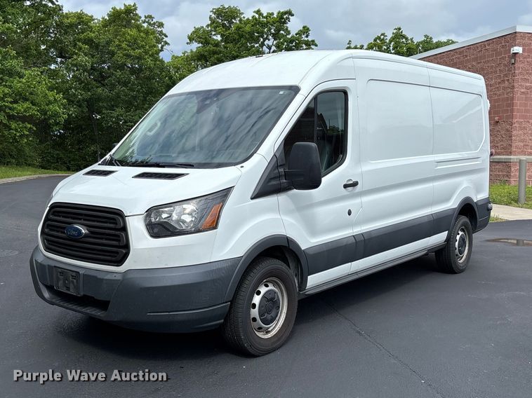 2017 Ford Transit 150 van - FC5671
