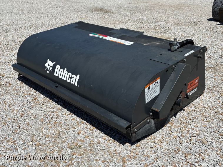 2014 Bobcat 72 sweeper skid steer sweeper - FC5683