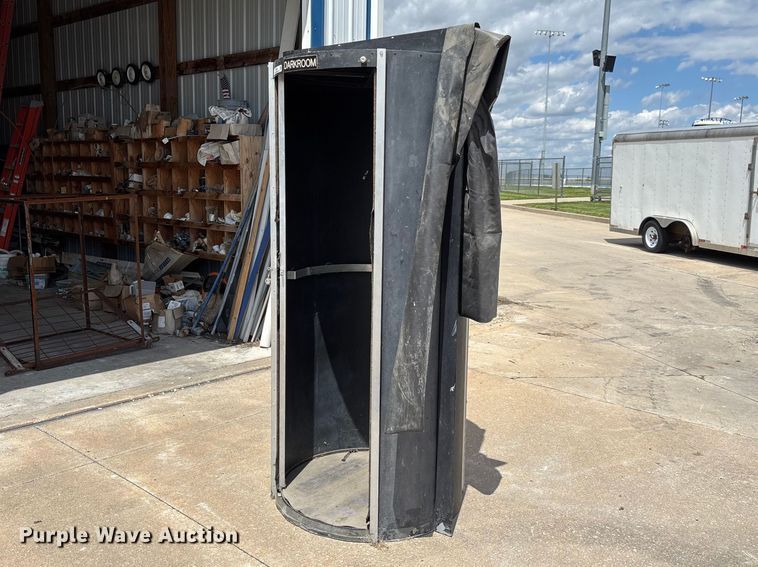 Film developing dark room booth - FC5695