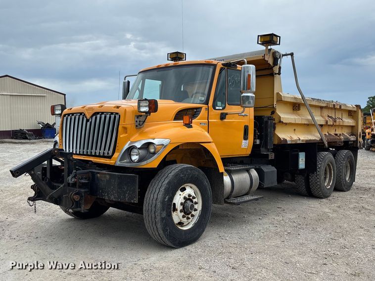 2011 International 7500 dump truck - FC5702