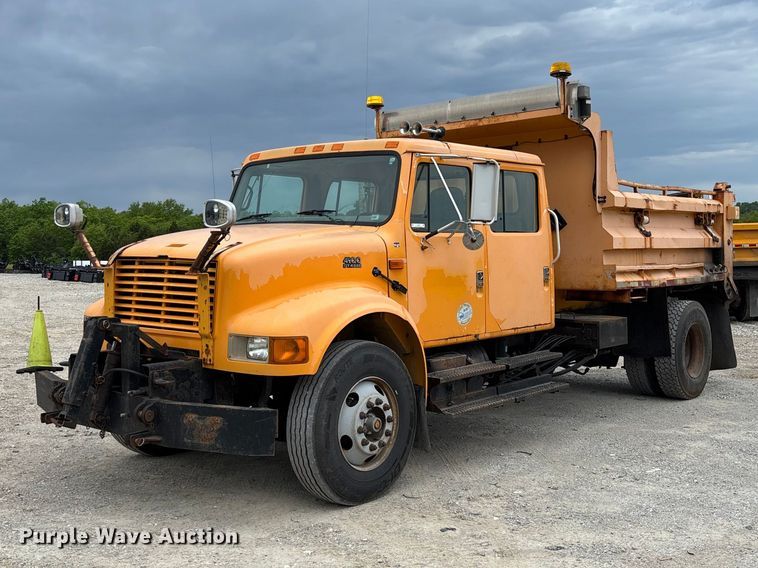 2001 International 4900 Crew Cab dump truck - FC5703