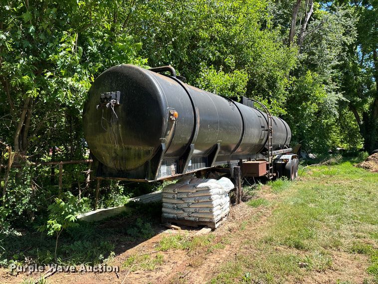 2010 Trailmaster Tanks, Inc. oil tank trailer - FG0354