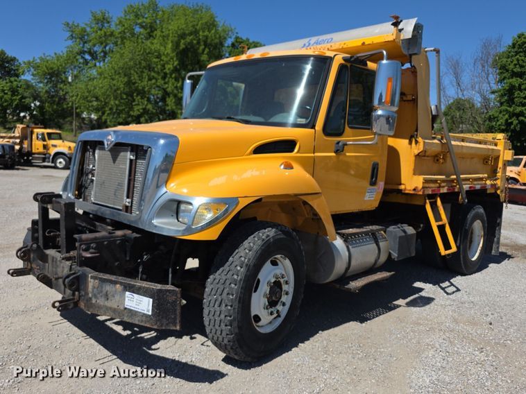 2006 International 7400 dump truck - FH6003