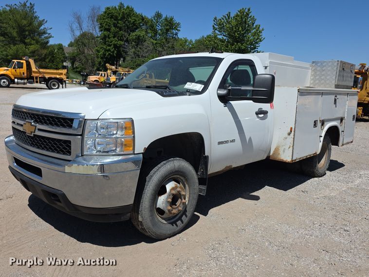 2013 Chevrolet Silverado 3500HD utility bed pickup truck - FH6006