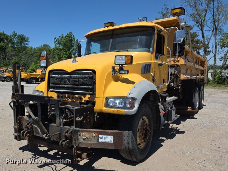 2010 Mack GU713 dump truck - FH6007