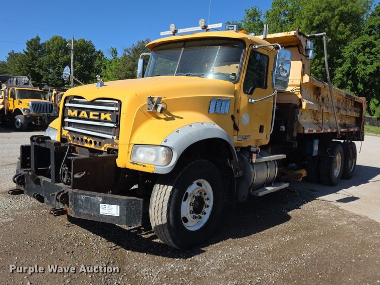 2010 Mack GU713 dump truck - FH6008